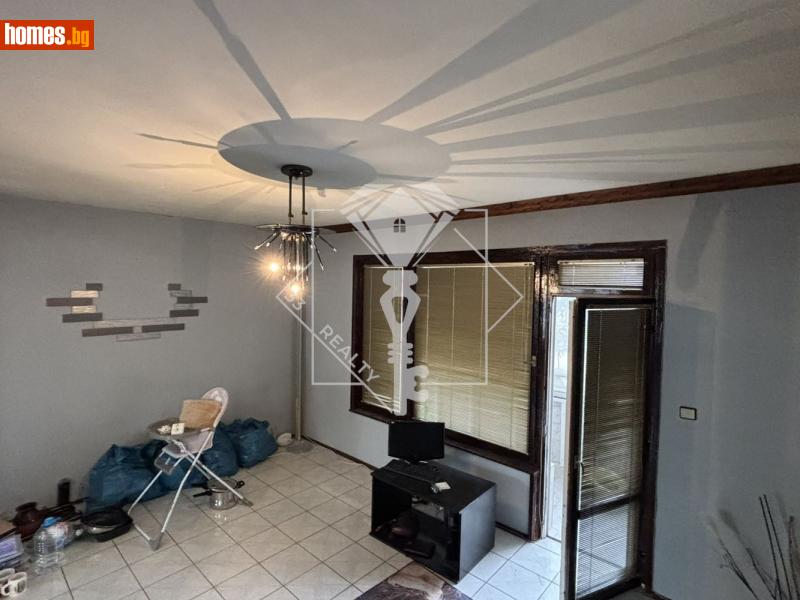 Тристаен, 96m² - Жк. Христо Ботев, Пловдив - Апартамент за продажба - 33 Realty - 114606176